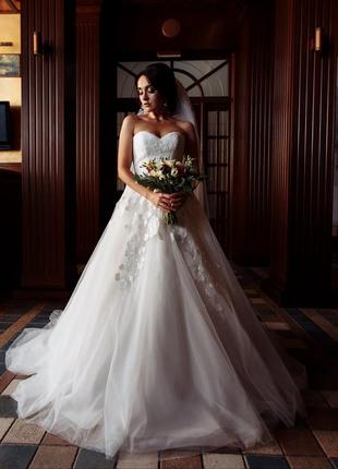 Шикарное белое свадебное платье от dominiss