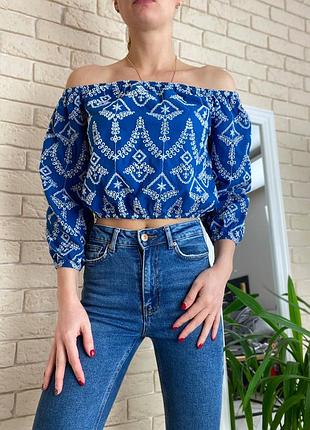 Синяя короткая блузка , катоновая , голые плечи