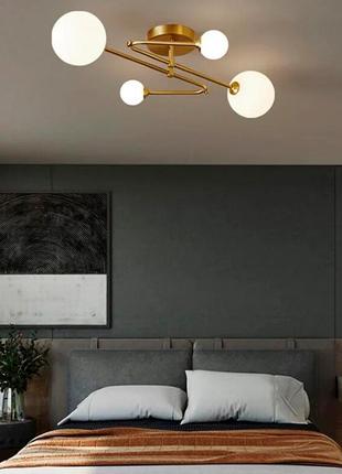 Стельова люстра в латунному корпусі з вигнутими ріжками на 4 лампи