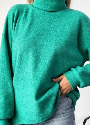 Женский свитер под горло зимний базовый черный серый зеленый белый голубой бежевый малиновый6 фото