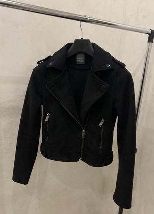 Черная замшевая куртка косуха женская primark базовая велюровая1 фото