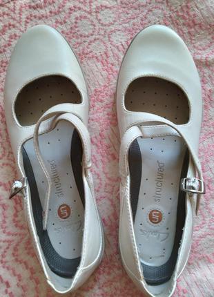 Шкіряні туфлі , балетки clarks structured. 38/5 розмір, uk 5.5. оригінал