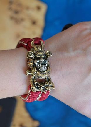 Браслет із самураєм із латуні та з маскою з меляріа плетіння змійка з обплетенням під замовлення + брелок у подарунок6 фото