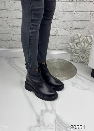 Зимові жіночі шкіряні ботинки чорного кольору, трендові жіночі черевики на блискавці5 фото