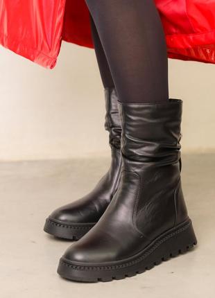 Ботинки женские зимние кожаные с мехом на невысокой платформе черные 36 37 38 39 40 412 фото