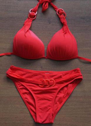 Червоний купальник