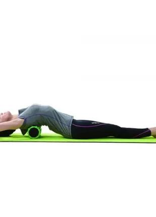 Массажный ролик, валик для массажа спины (йога ролл массажер для спины, шеи, ног) 33*14 см салатовый3 фото