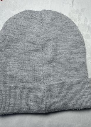 Шапка сіра з написом brooklyn. базова шапка. шапка з відворотом3 фото
