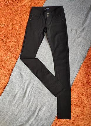 Штаны черные на худенькую девушку