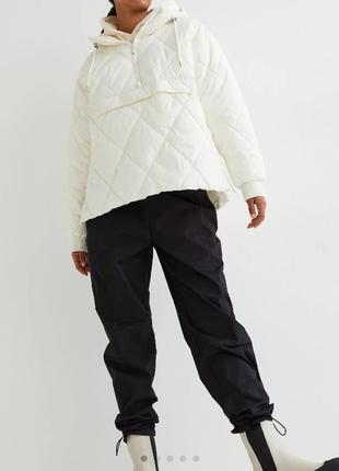 Однотонний білий стьобаний анорак, куртка h&m sport