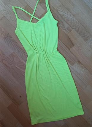 Яркое платье миди f&f салатовое платье сарафан в рубчик 36