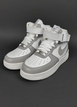 Зимові жіночі кросівки nike air force 1 high winter white grey fur сірого з білим кольорів з хутром