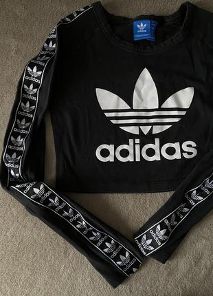 Кроп adidas с лампасами