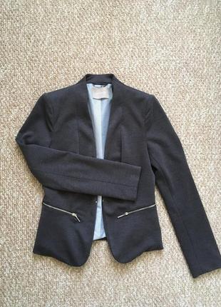Стильный трикотажный серый пиджак жакет orsay