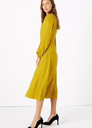 Стильное платье миди натуральное сатиновое из вискозы в цветочный принт yessica premium 40/l1 фото