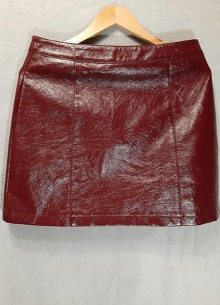 Блестящая мини юбка из экокожи top shop цвет марсала размер uk123 фото