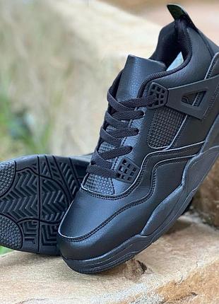 Зимові чорні кеди.