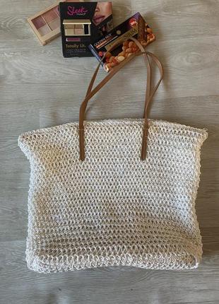 Белая плетенная сумка