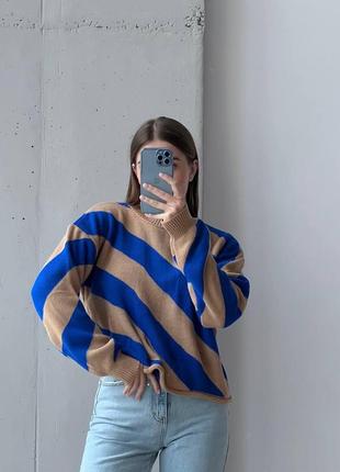 Свободный полосатый свитер