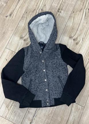 Укорочена куртка з капелюхом pimkie укороченная куртка