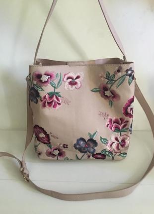 Шкіряна сумка з красивою вишивкою2 фото