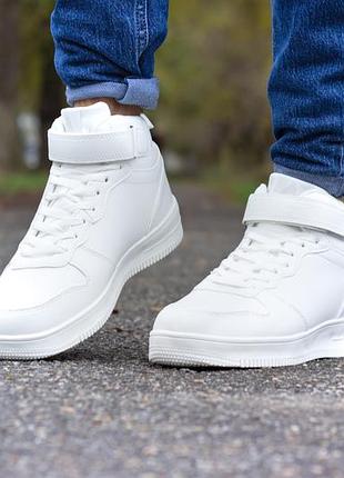 Удобные высокие мужские белые кроссовки зимние с мехом