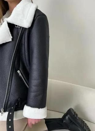 Дубленка женская черная с белым мехом зимняя