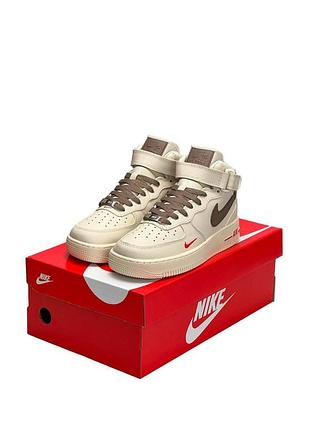 Зимние женские кроссовки nike air force 1 high beige brown fur