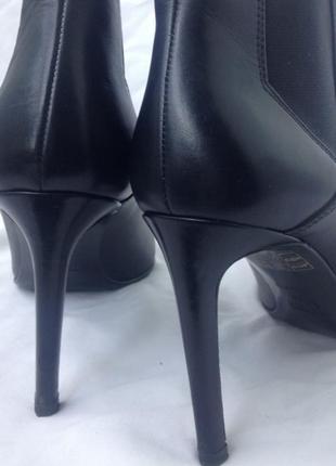 Черные кожаные ботильоны на каблуке ботинки на шпильке hugo boss кожаные ботинки на каблуке полусапожки с натуральной кожи5 фото