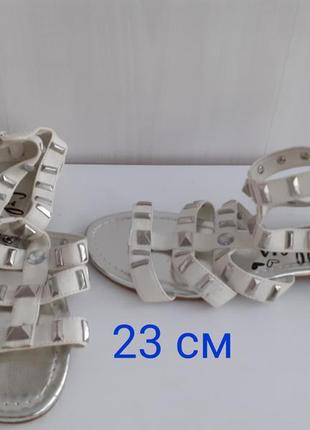Босоніжуи 23 см
