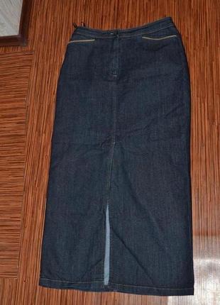 Длинная юбка джинс с разрезом спереди