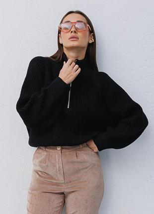 Жіночий в`язаний светр чорний з коміром на блискавці2 фото
