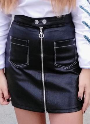 Міні юбка/спідниця, чорна з еко шкіри на замку1 фото