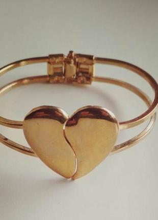 Золотистый браслет  в виде сердечка1 фото