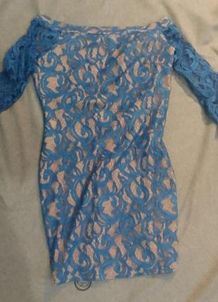 Гарне синє плаття цілесного кольору плаття з візерунком ажурне плаття мініатюрне плаття на плечі