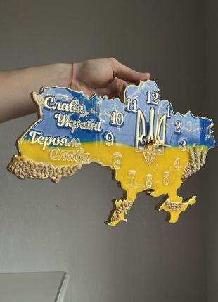 Часы настенные из эпоксидной смолы "карта украины" 40x25 см7 фото