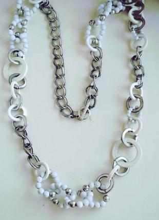 Бусы бело-серебристые