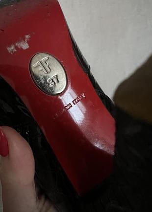 Крутые стильные сапоги с острым носком лаковая кожа размер 37 италия ferde5 фото