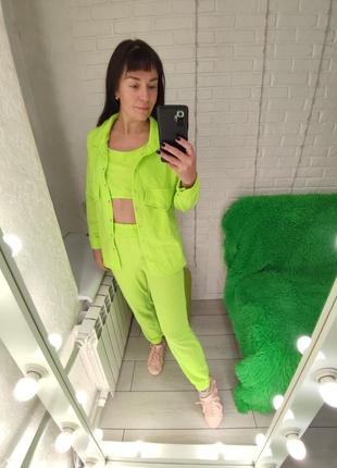 Женский лдемисезонный трикотажный  салатовый, бежевый костюм-тройка (штаны, топ, рубашка) м-л рр