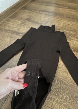 Стильні коричневі в смужку жіноче боді з довгим рукавом і високим коміром тканина рубчик6 фото