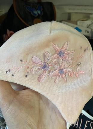 Весняна шапочка для дівчинки