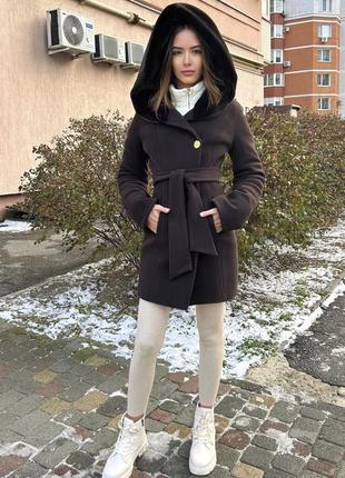 Пальто женское теплое зимнее коричневое капюшон