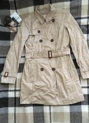 Стильний тренч плащ базового бежевого кольору