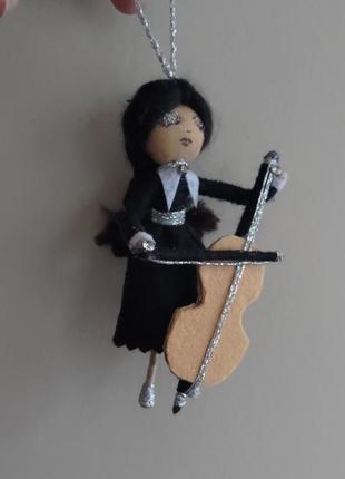 Сувенирная мини кукла венздей8 фото