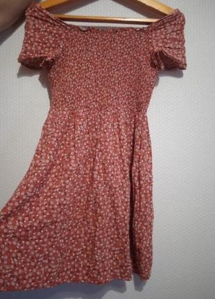 Летнее платье с цветочным принтом. размер xs.