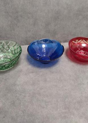 Скляна тарілка миска салатник ваза для цукерок фруктів цукерниця фруктовниця ссср кришталева кольорова синя зелена червона червоний кришталь
