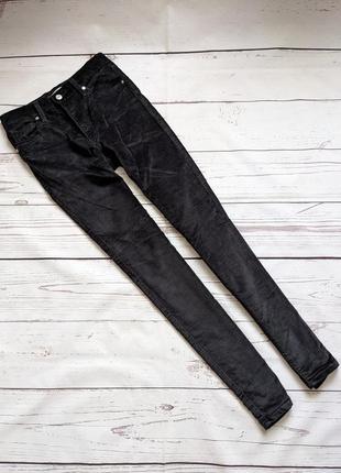 Черные бархатные брюки, скинны от levi's