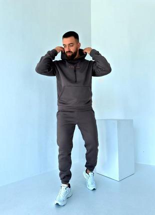 Мужской теплый костюм
кофта с капюшоном, с защипами и карманом кенгуру, штаны с карманами,
