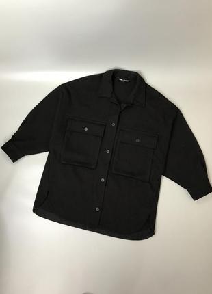 Черная базовая верхняя рубашка zara, зара, oversize, оверсайз, свободная, широкая, летучая мышь, овершот, куртка, теплая рубашка, ветровка5 фото