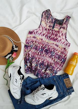 Крута майка у принт з замочком ззаду від saints&mortals